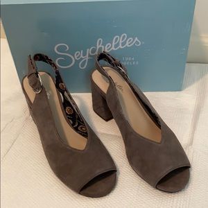 Seychelles Playwright II Grey Suede Heels